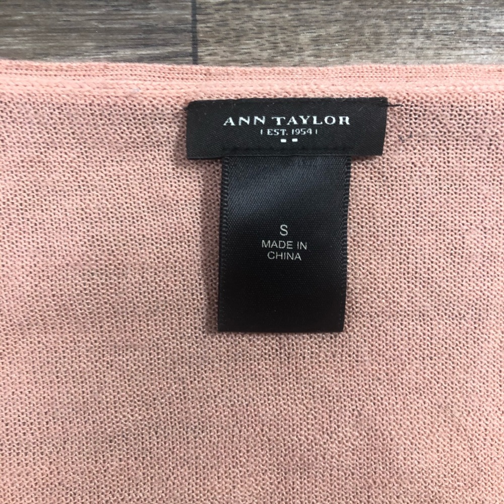 Ann Taylor vneck sweater top - Picture 3 of 6